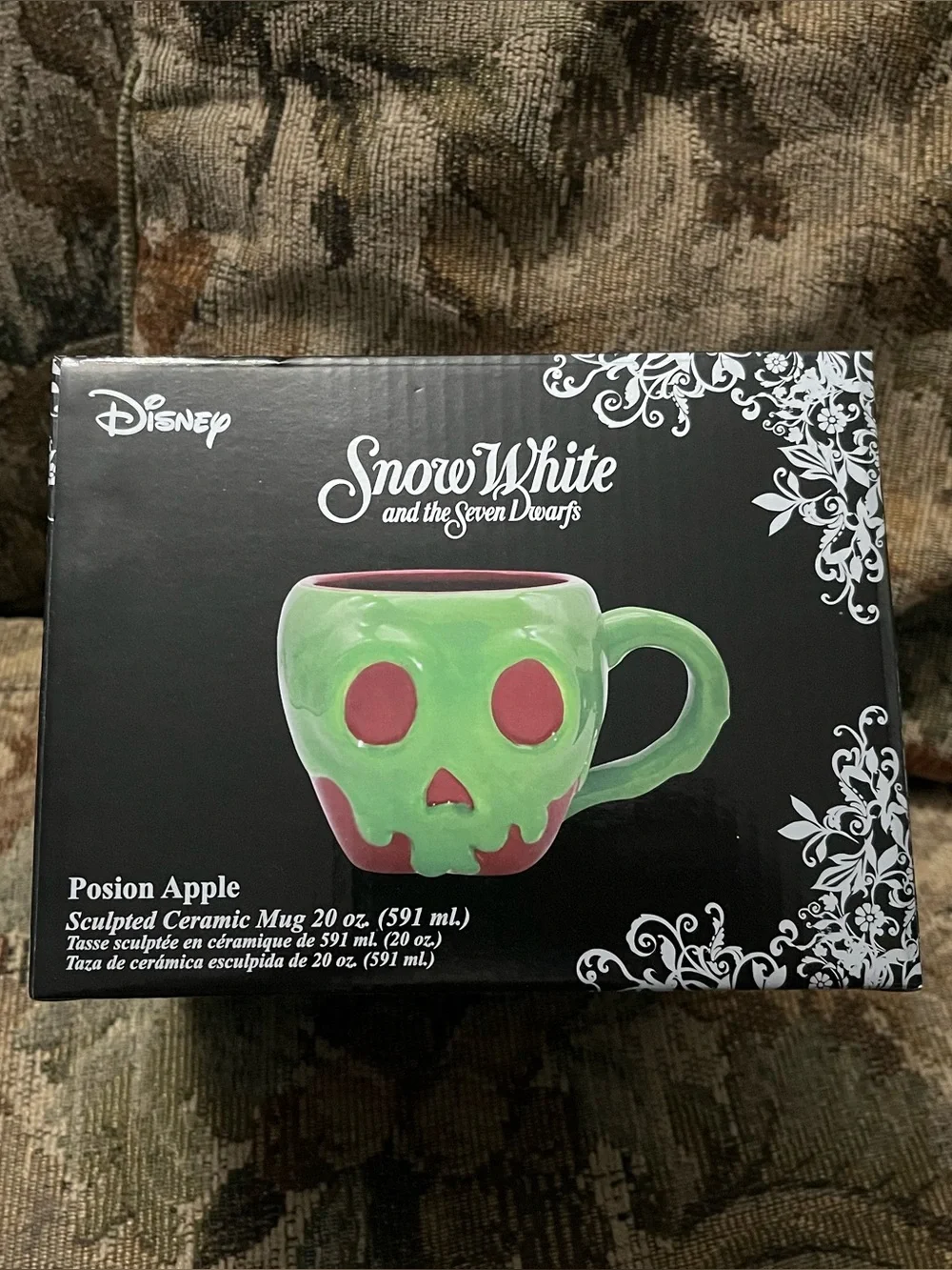 Snow White and the Seven Dwarfs Poison Apple Sculpted Ceramic Mug Cup 20 oz